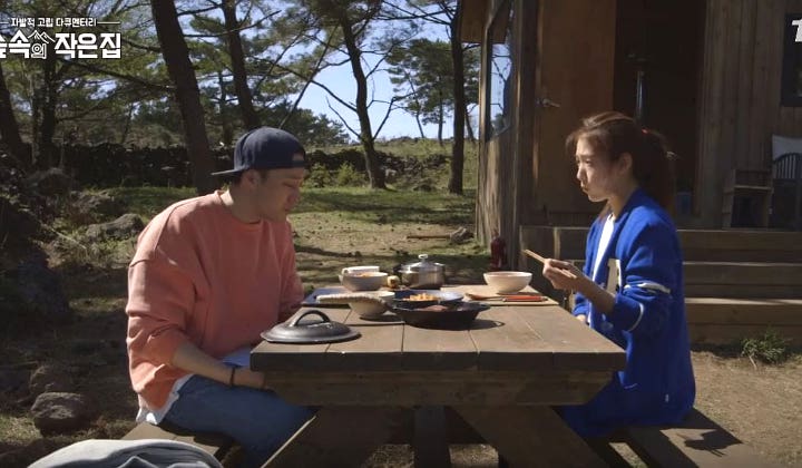 Akhirnya Ketemu, Park Shin Hye - So Ji Sub Makan Bareng di 'Little House in the Woods'