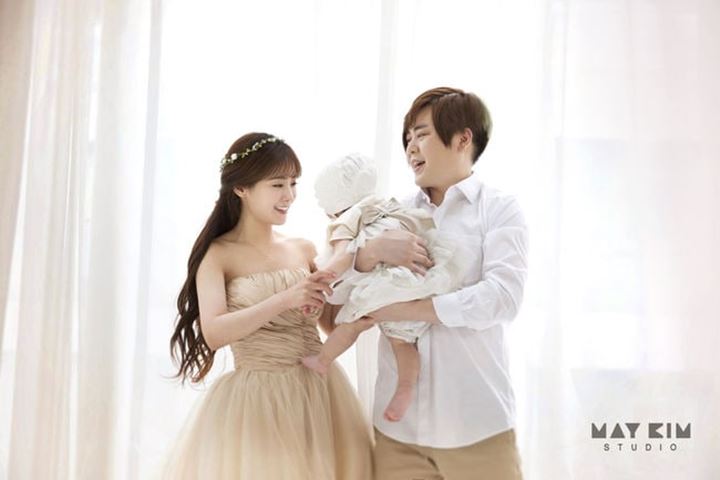 Foto Keluarga Moon Heejun dan Soyul