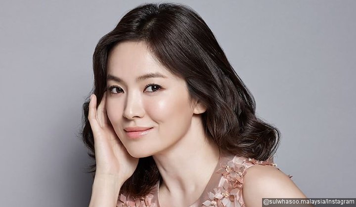Pakai Gaun Berbelahan Dada Rendah, Song Hye Kyo Dipuji Makin Cantik 