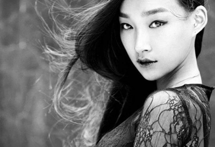 Bikin Syok Pamer Foto Lawas, model Moon Gabi Dituding Filler Bibir