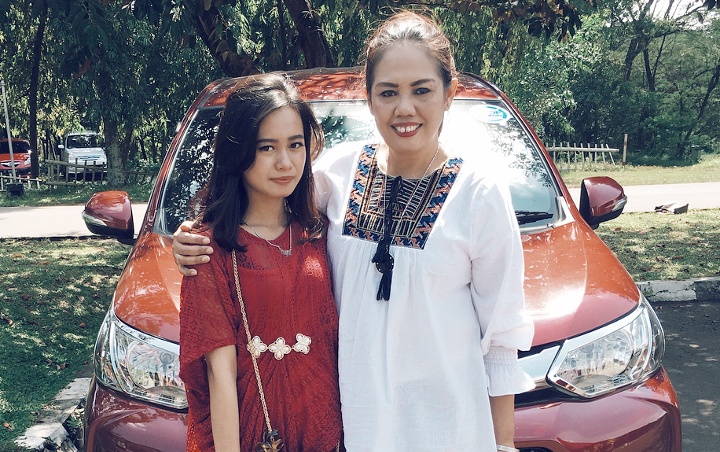 Kompak Foto Bareng, Netter Lega Lihat Ely Sugigi dan Putrinya Akur