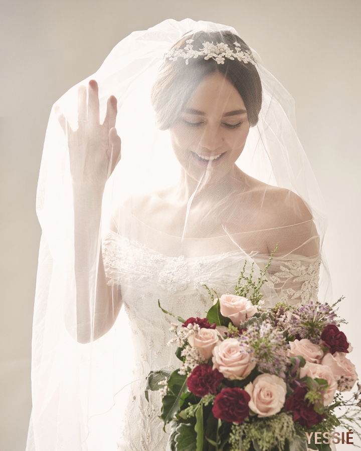 Bayangan Cincin Nikah di Jari Manis