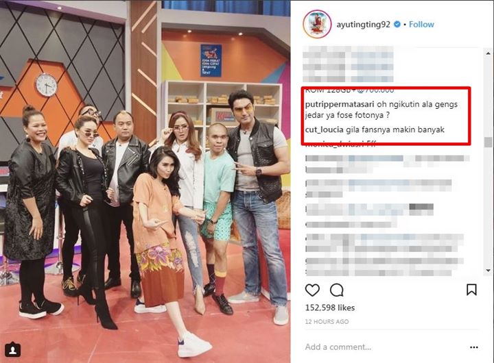 Gaya Ngangkang Ayu Ting Ting