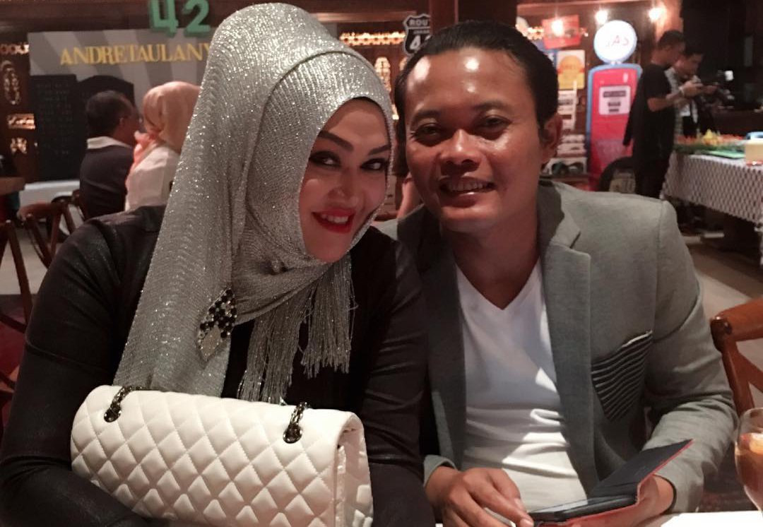 Via Vallen Dilecehkan Pesepak Bola, Christian Sugiono Kepergok Bareng Cewek di Klub Malam