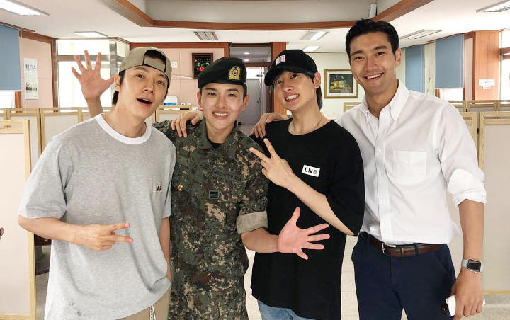 Serunya Donghae-Eunhyuk dan Siwon Kunjungi Ryeowook di Kamp Militer