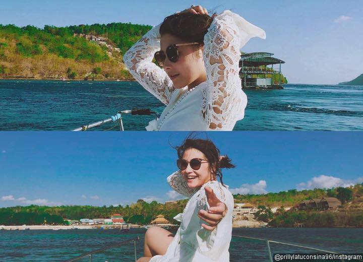 4. Prilly Merasa Bahagia