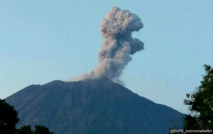 Erupsi Gunung Agung Tidak Membahayakan, Warga Diimbau Tetap Tinggal