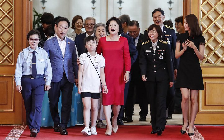 Yoona Diundang Makan Siang Ibu Negara