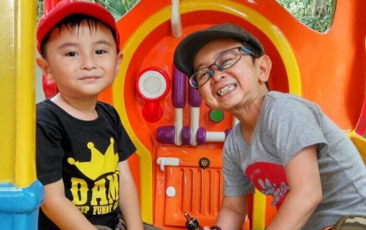 Kompak Mirip Saudara Kembar, Wajah Ganteng Putra Daus Mini Bikin Fans Gemas