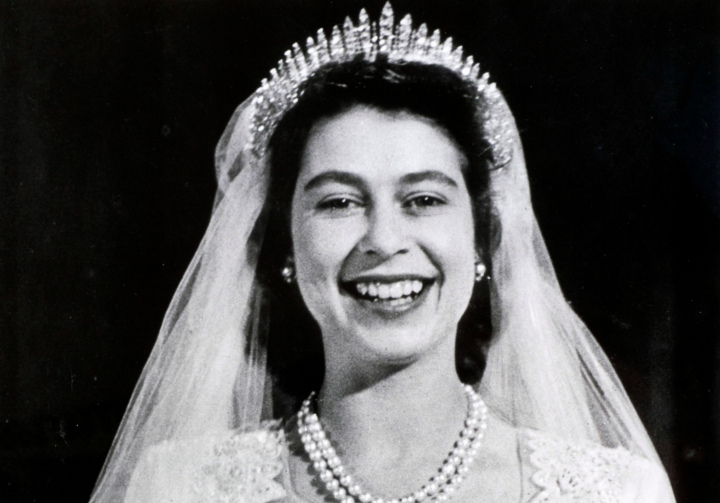 Tiara Diamond Fringe di Pernikahan Ratu Elizabeth II