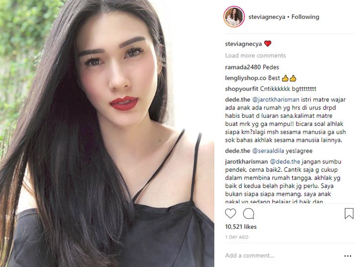 Stevianne Agnecya Tabrak Mobil Suami