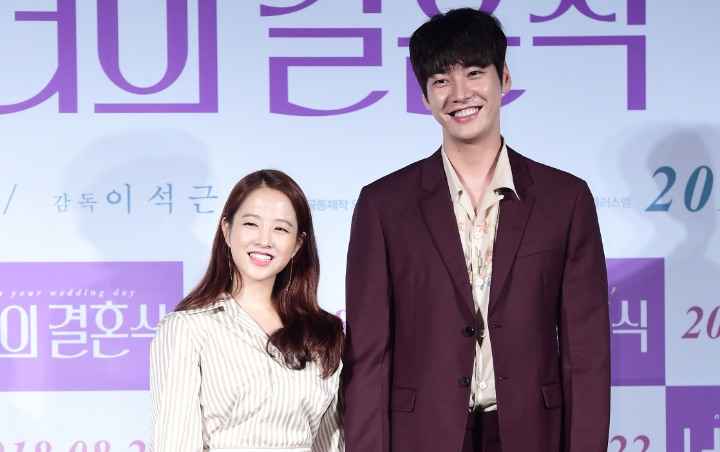 'Your Wedding' Segera Tayang, Park Bo Young - Kim Young Kwang Pamer Kemesraan di Pemotretan Majalah