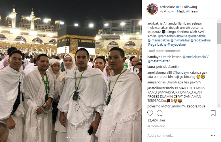 Kenakan Baju Ihram Di Depan Kakbah, Kecantikan Nia Ramadhani Dipuji Netter