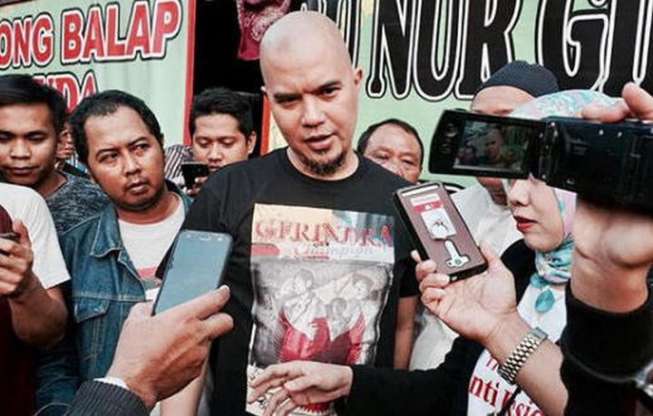 Ahmad Dhani 'Ditahan' Massa Penolak '#2019GantiPresiden' di Surabaya