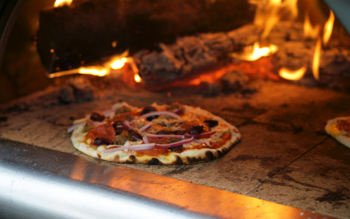 Tak Melulu Seperti di Italia, Ini 8 Variasi Pizza yang Ada di Dunia