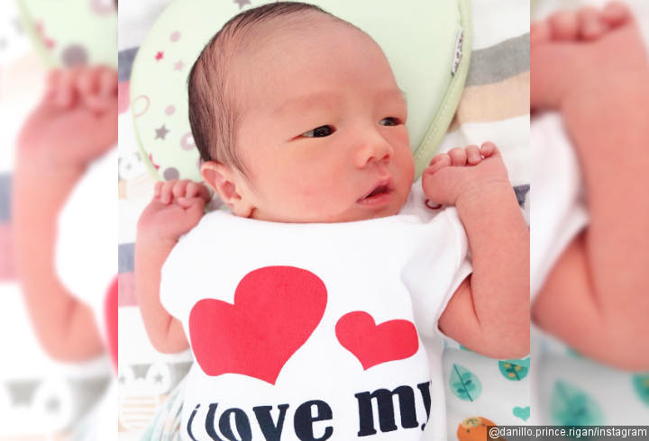 Menggemaskan Pakai Baju 'I Love My Ma & Pa'