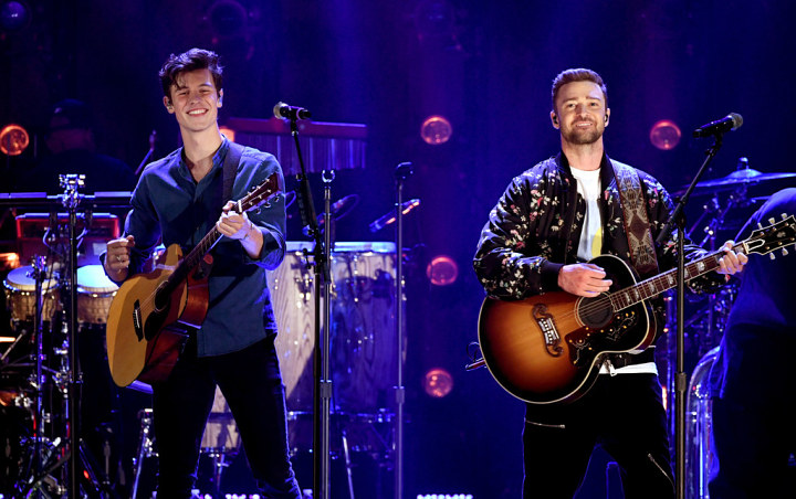 Justin Timberlake dan Shawn Mendes Tampil Sepanggung, Penggemar Histeris