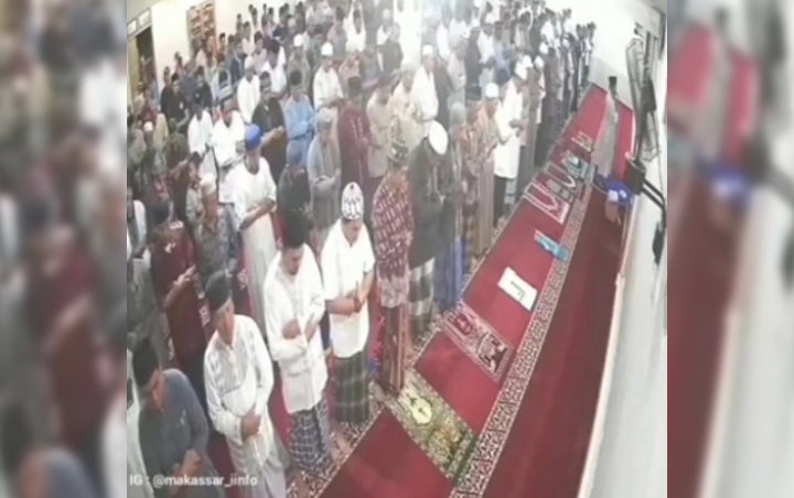 Warga Kocar-Kacir, Beredar Video Salat Jamaah Saat Terjadi Gempa Tsunami Palu