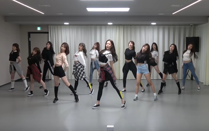 Kejutkan Fans, IZONE Grup Miyawaki Sakura cs Rilis Dance Practice Lagu 'Pick Me'