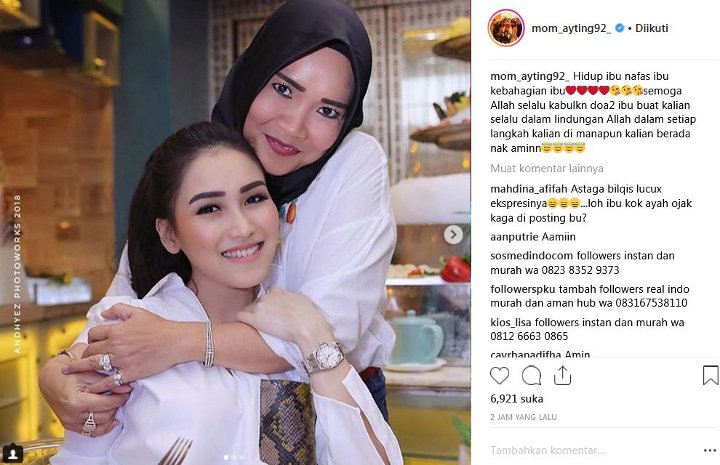 Umi Khalsum dan Ayu Ting Ting