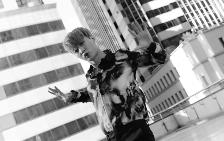 Jelang Rilis 'NAMANANA', Lay EXO Nge-dance Seksi di MV 'Give Me a Chance'