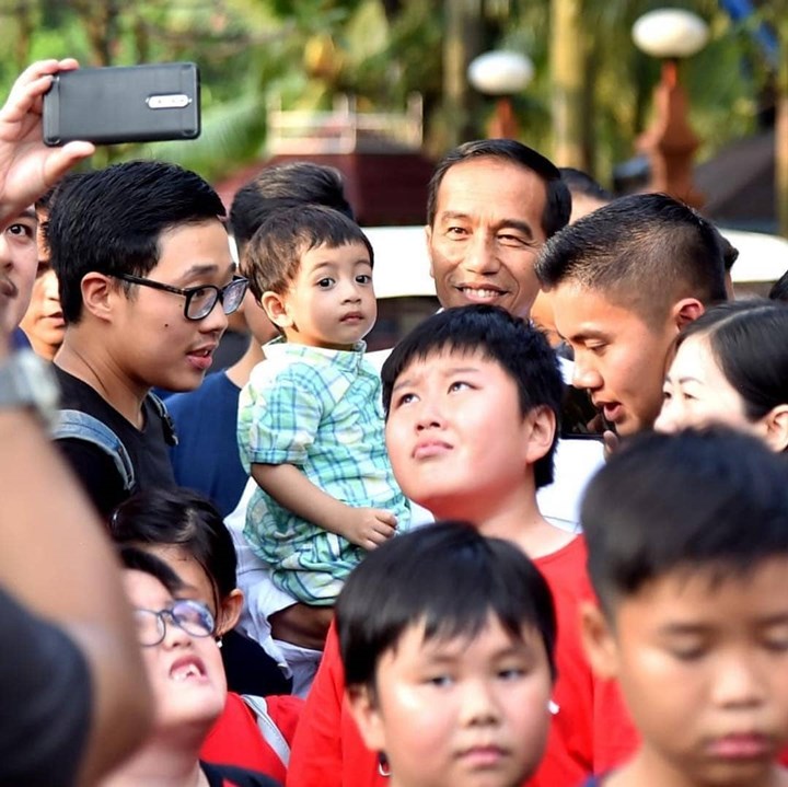 Si Imut Jan Ethes Berlibur Bersama Jokowi