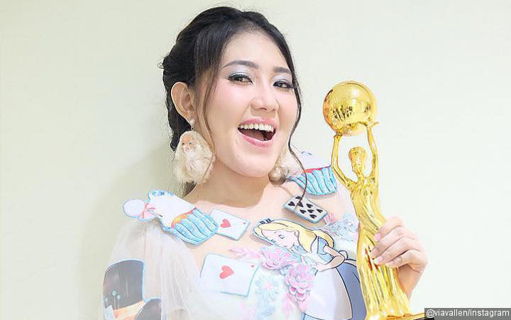 Via Vallen Sabet Piala di Indonesian Dangdut Awards 2018, Pamor Ayu Ting Ting Jatuh?