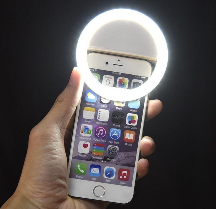 Selfie LED Ring Light Bakal Menerangi Foto Kalian