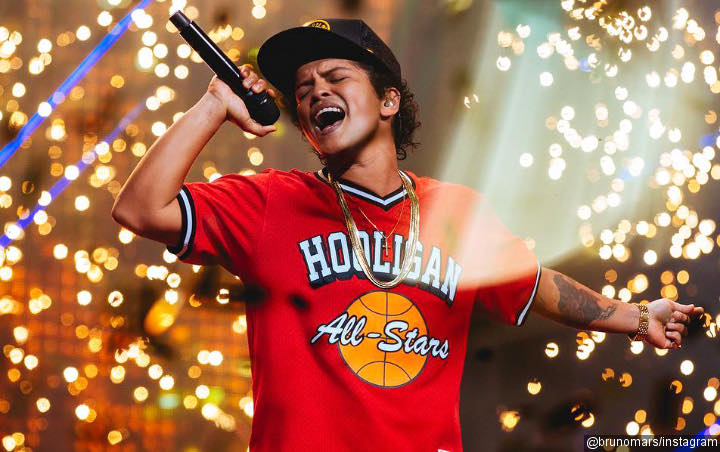 Viral, Bruno Mars Bagikan Video Mesra Bareng Superfans