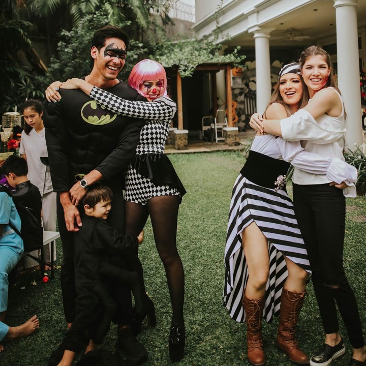Keceriaan Jessica Iskandar dan Richard Kyle Bersama Peserta Halloween Lainnya
