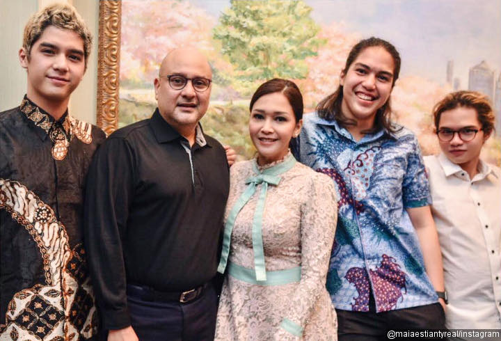 Perdana, Maia Estianty Bagikan Foto Bareng Irwan Mussry dan Ketiga Anaknya
