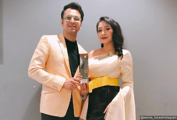 Raffi Ahmad dan Nagita Slavina Raih Penghargaan Pasangan Program TV
