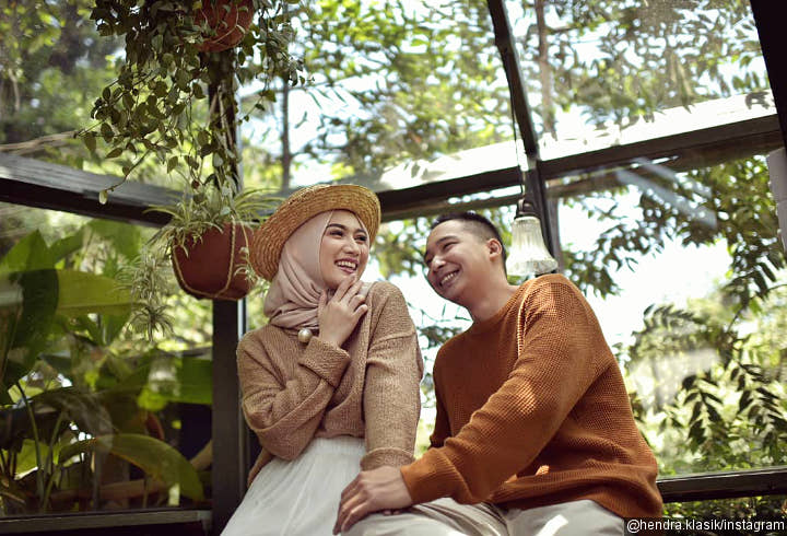 Tak Hanya Kasual, Prewedding Melody-Hanif ini Juga Bertema Kebun