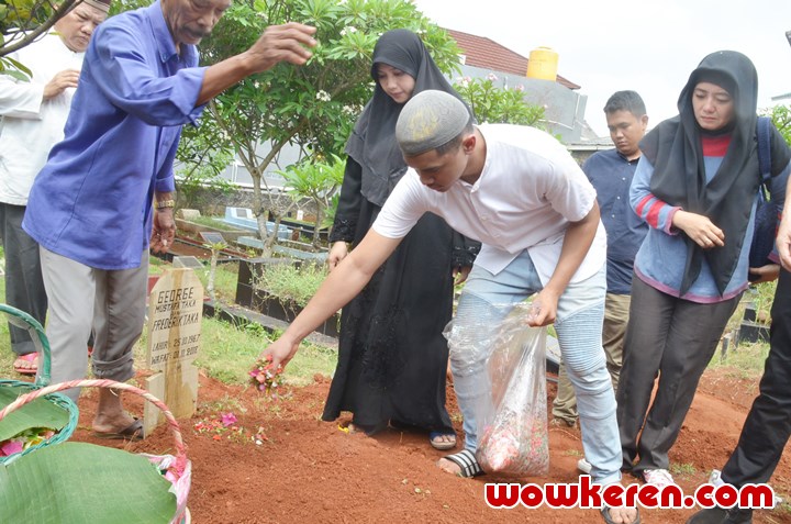 Terakhir Ketemu Saat Masih SD, Anak Sulung Nangis Kenang Pesan George Taka 2