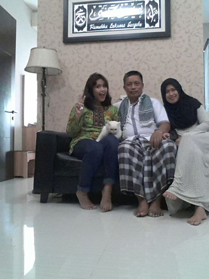 Keakraban Mendiang Syachrul Anto dan Keluarganya