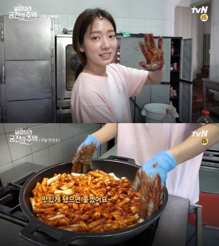 Demi Kru \'Memories of Alhambra\', Baiknya Park Shin Hye Masak Banyak Tteokbokki