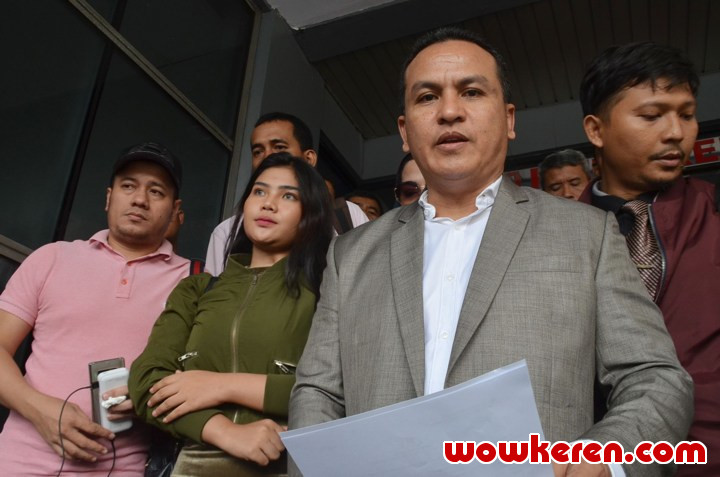 Meldi Bersama Pengacara Resmi Melaporkan Balik Dewi Persik ke Polisi