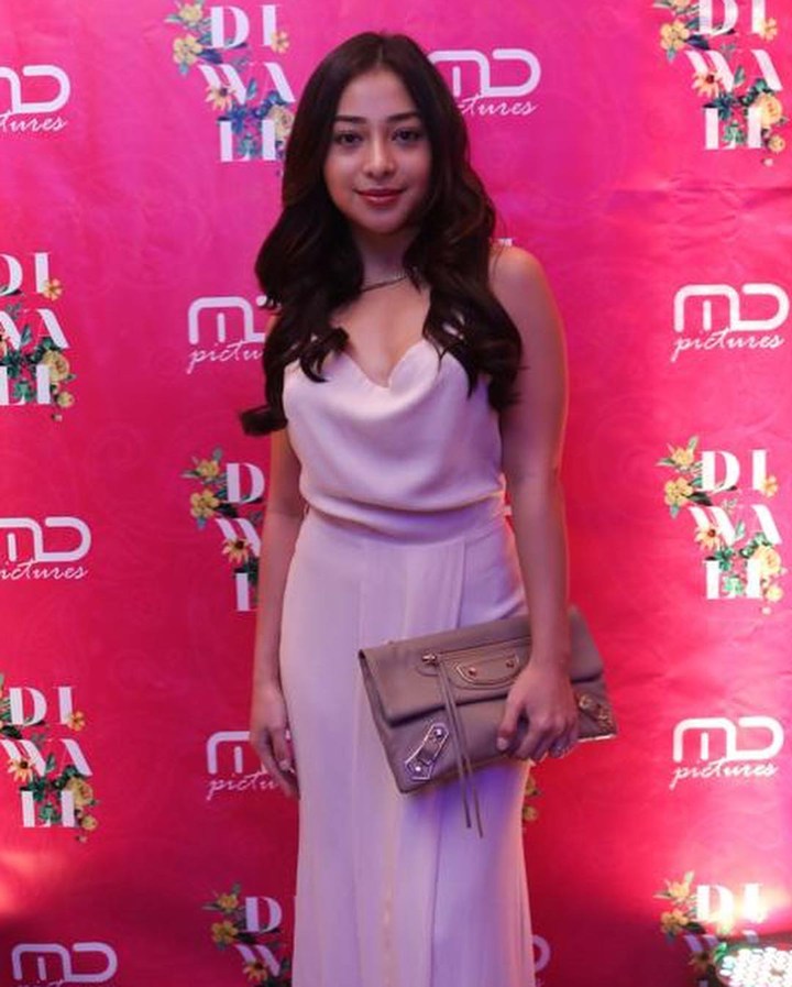 Pakai Dress Simple, Kecantikan Nikita Willy Juga Tak Terkalahkan
