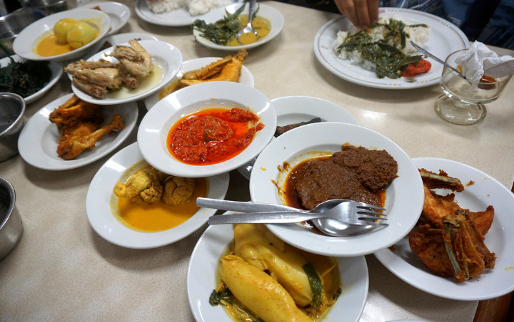 Tak Boleh Dilewatkan, 8 Kuliner Paling Favorit di Rumah Makan Padang yang Wajib Dicoba