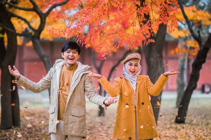 Pemandangan Musim Gugur di Korea Buat Liburan Ala Anisa dan Dito Jadi Lebih Romantis