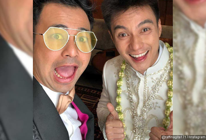 Sebelum Akad Nikah, Baim Wong Sempatkan Berfoto Bareng Sahabat