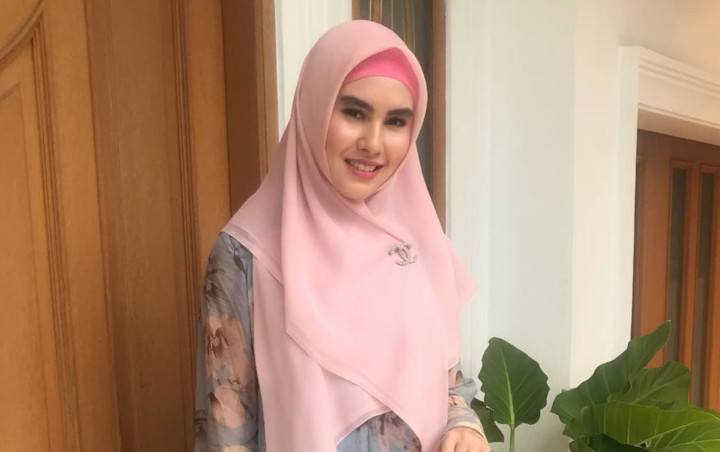 Belum Lama Ditegur Gara-Gara Ekspresi Wajah 'Sensual', Kartika Putri Dibully Soal Make Up Menor