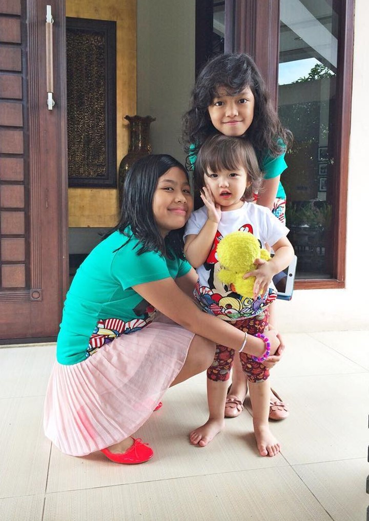 Kompak Banget, Begini Gaya Keren Syafa dan Nur Amalia Bareng Si Kecil Eleanor