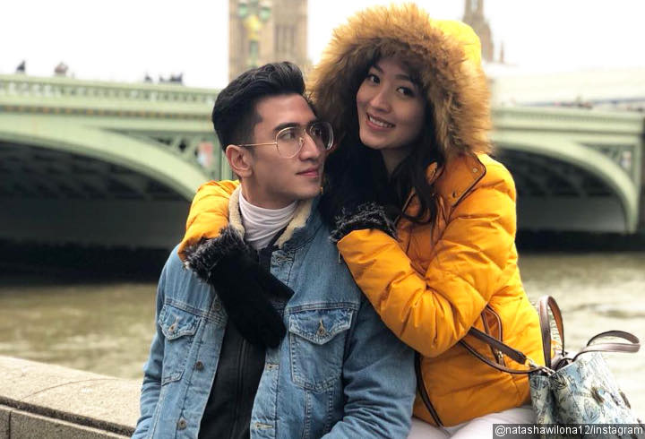Romantis, Natasha Wilona dan Verrell Bramasta Pose Kece di Kota London