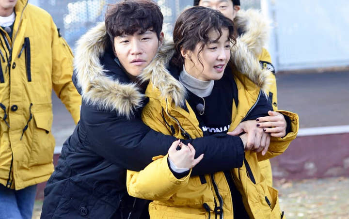 Lee Si Young Sukses Tekuk Kim Jong Kook di 'Running Man', Jeon So Min Bikin Ngakak 