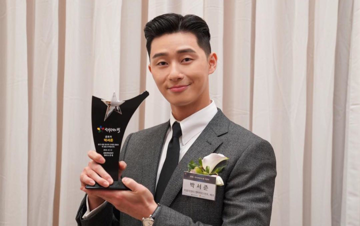 Bikin Bangga, Park Seo Joon Menerima Penghargaan dari Korea Tourism Awards 2018