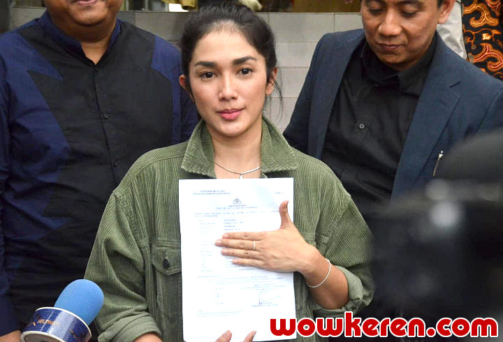 Sakit Hati Anak Dihina, Ussy Sulistiawaty Akhirnya Laporkan Haters ke Polisi