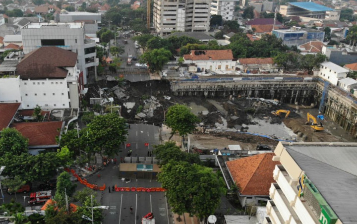 Jalan Gubeng Surabaya Ambles, Netizen Soroti Cara Jepang Atasi Masalah Serupa Cuma Dua Hari