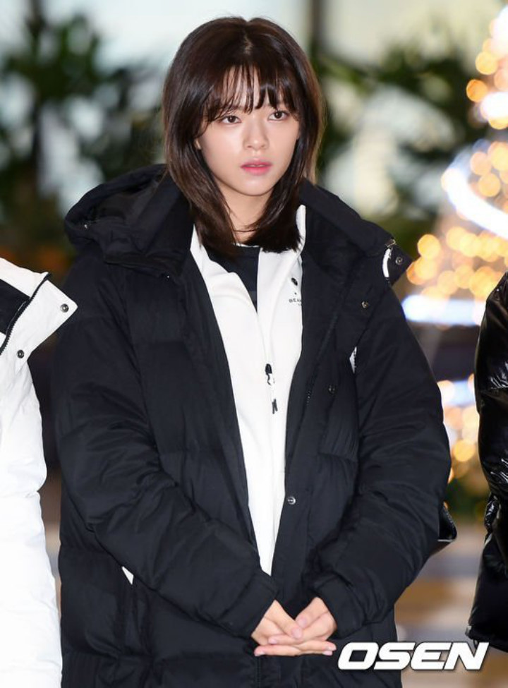 Kelihatan Lesu di Bandara Usai Curhat Lelah, Jeongyeon Twice Diminta Berhenti Jadi Idol