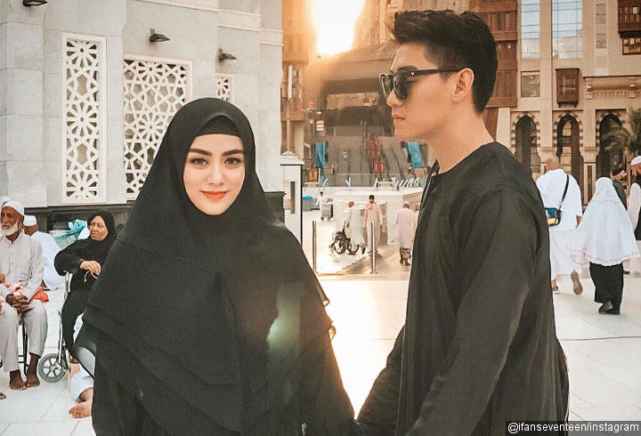 Momen saat Ifan Seventeen dan Dylan Sahara menjalankan ibadah umrah